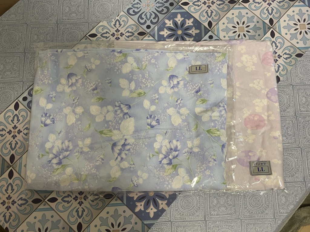 商品袋に入ったパジャマズボン二枚
