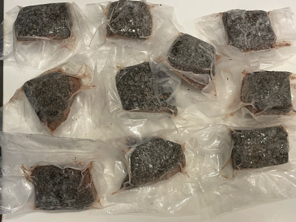 冷凍ローストビーフの小分け真空パッケージ画像