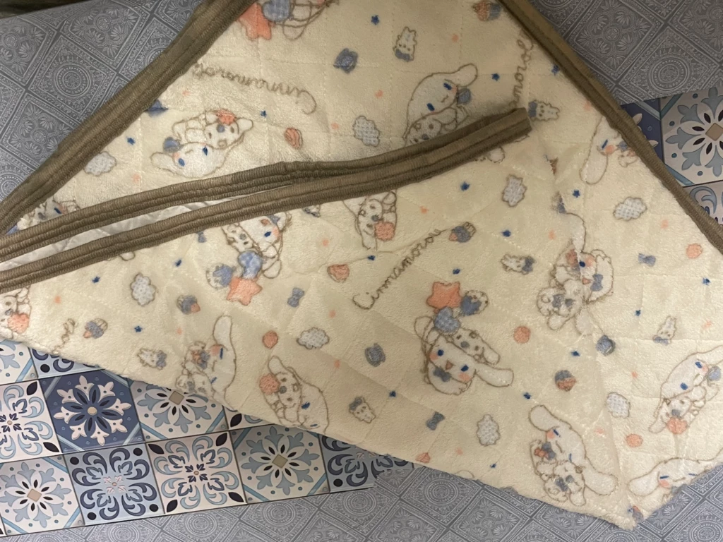 お昼寝マット シナモロールの全体（半分折り）画像